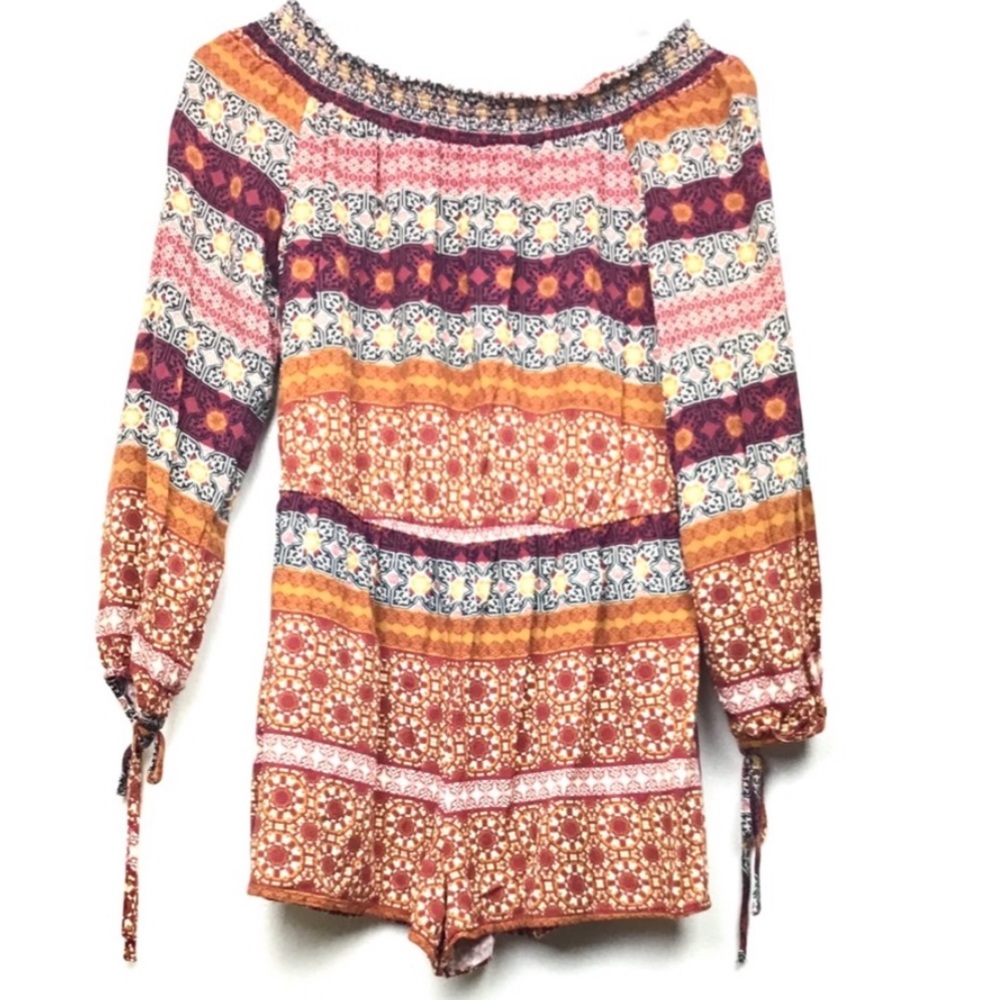 NWOT FOREVER 21 LONG SLEEVE PATTERN PRINT ROMPER